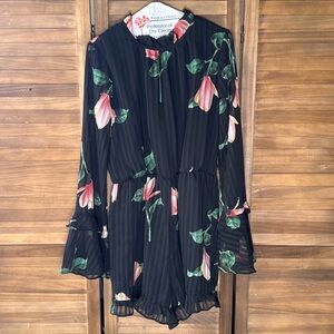 Lulus size Large floral bell sleeve romper